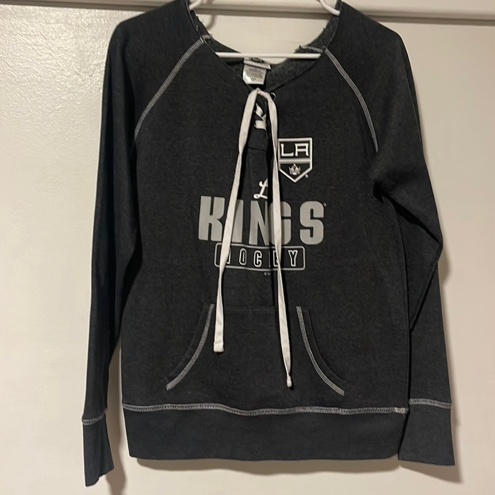 COPY - Super cute LA kings hockey sweater.